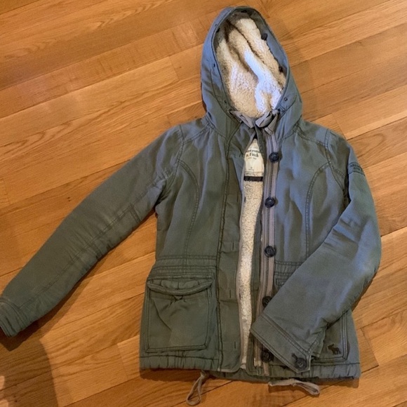 Abercrombie and Fitch green winter jacket - Picture 2 of 16